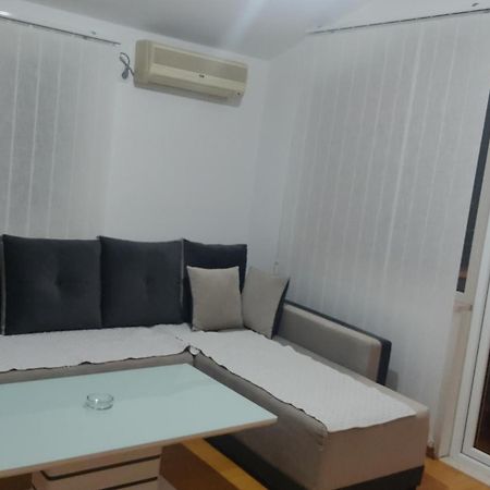 Jovana -- Porodicni Apartmani Igalo Херцег-Нови Номер фото