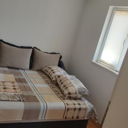 Jovana -- Porodicni Apartmani Igalo Херцег-Нови Номер фото