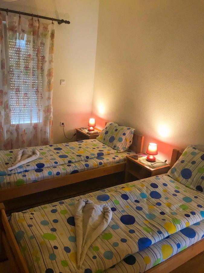 Jovana -- Porodicni Apartmani Igalo Херцег-Нови Экстерьер фото