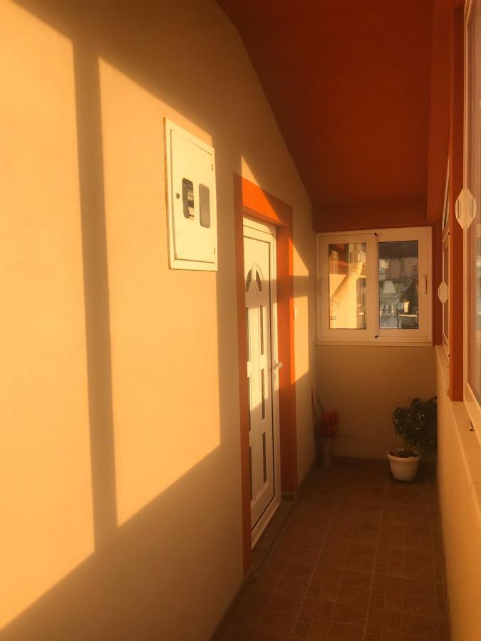 Jovana -- Porodicni Apartmani Igalo Херцег-Нови Экстерьер фото