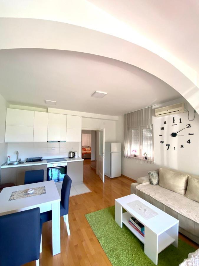 Jovana -- Porodicni Apartmani Igalo Херцег-Нови Экстерьер фото
