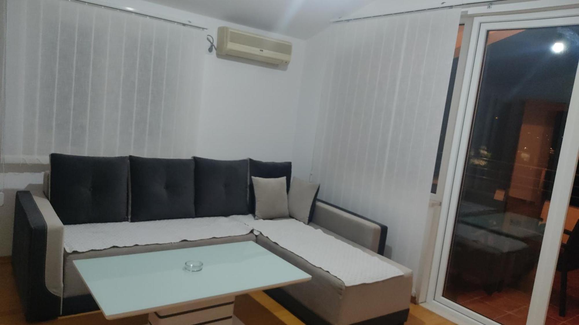 Jovana -- Porodicni Apartmani Igalo Херцег-Нови Номер фото